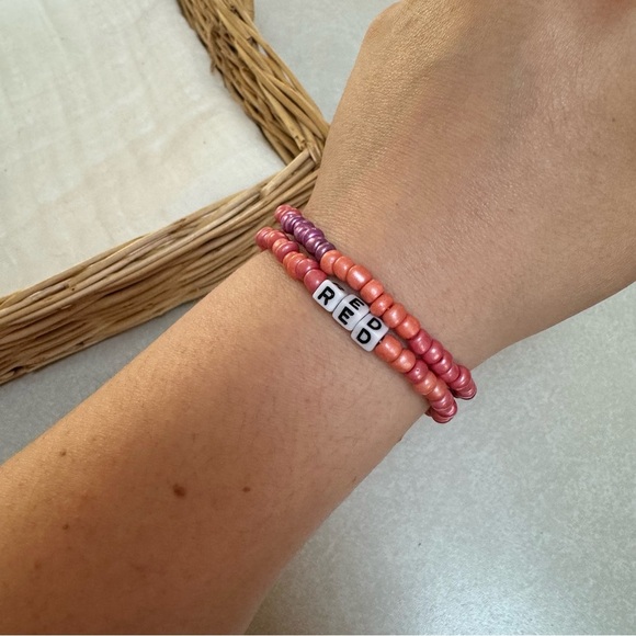 R E D ▪️ Taylor Swift Red Album Seed Bead Stacking Bracelet - Picture 2 of 6